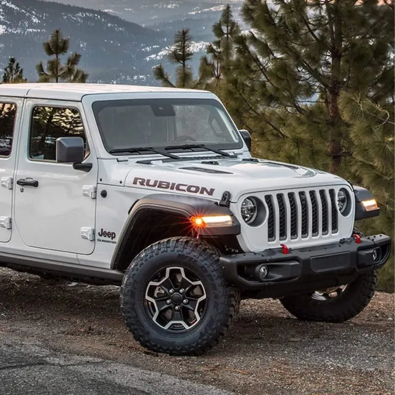 2023 Jeep Gladiator - White truck (lateral view)