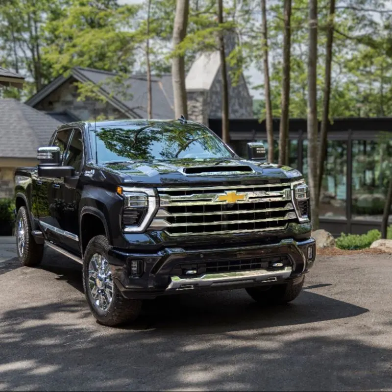 Front 3/4 view of the 2024 Chevrolet Silverado HD High Country